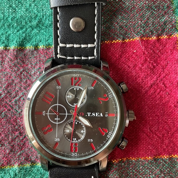 ONLY BLACK BAND LEFT!! Men’s military watch - Picture 3 of 3